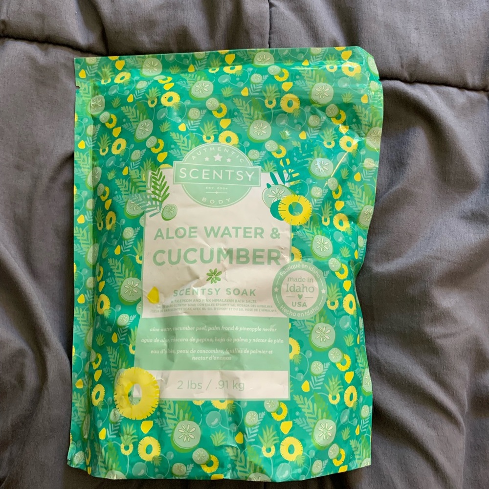 Aloe water and cucumber soak